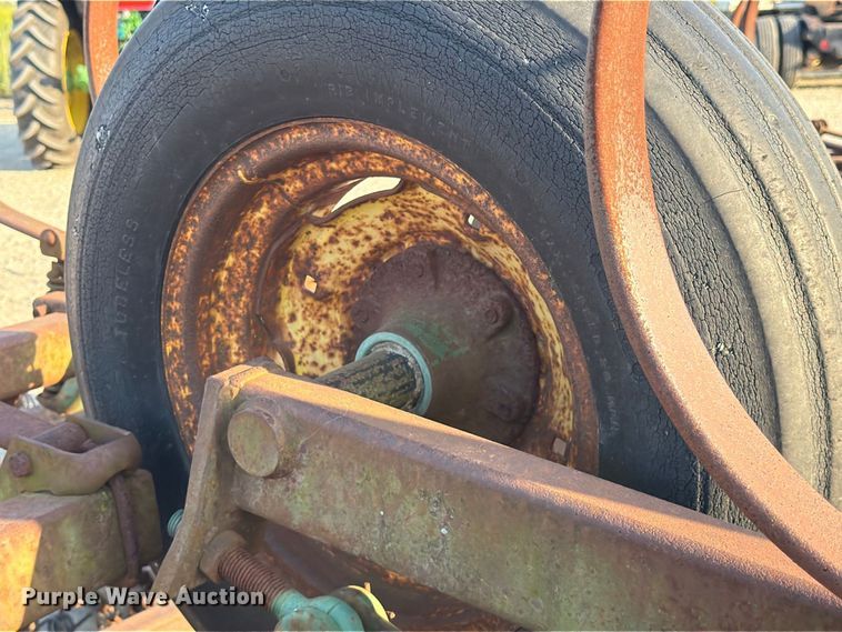 image for item FN3594 John Deere 1010 field cultivator