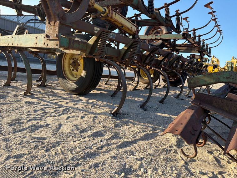 image for item FN3594 John Deere 1010 field cultivator