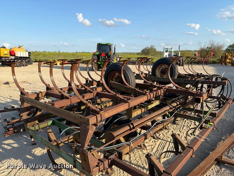 image for item FN3594 John Deere 1010 field cultivator