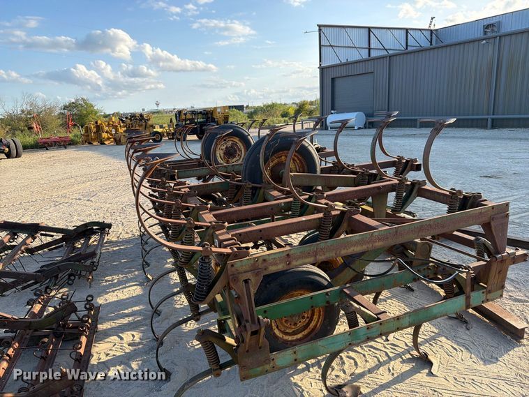 image for item FN3594 John Deere 1010 field cultivator