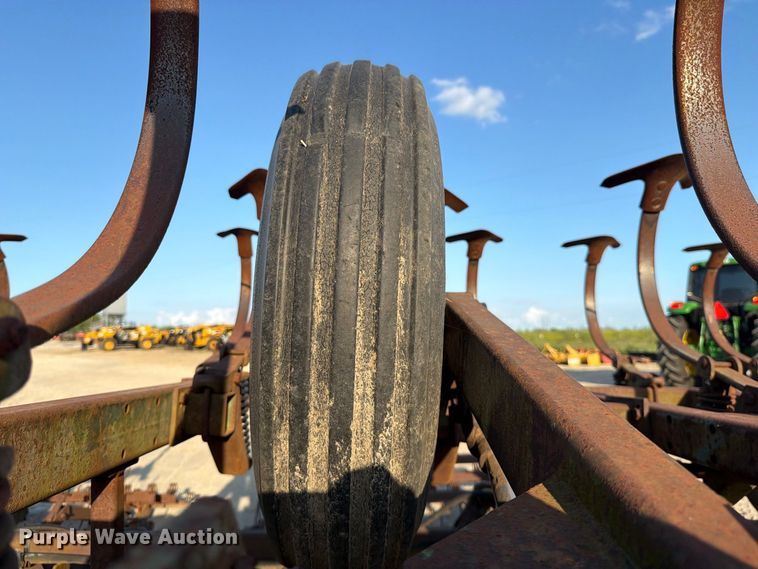 image for item FN3594 John Deere 1010 field cultivator