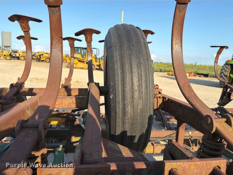 image for item FN3594 John Deere 1010 field cultivator