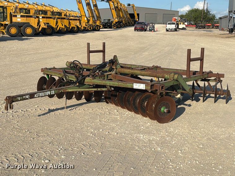 image for item FN3595 John Deere tandem disk