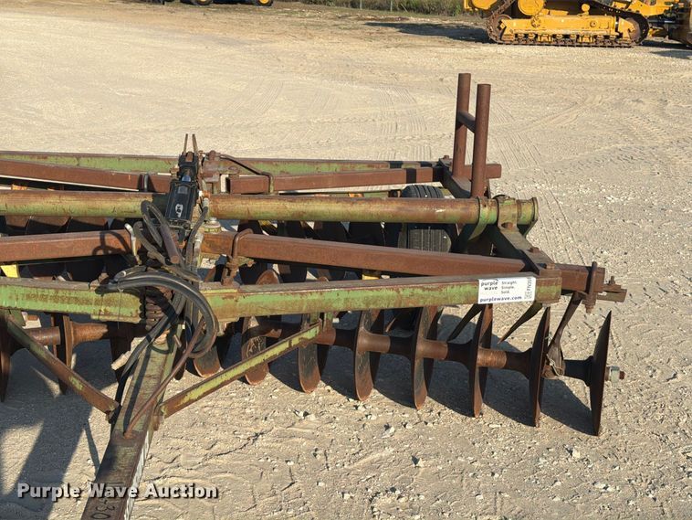 image for item FN3595 John Deere tandem disk