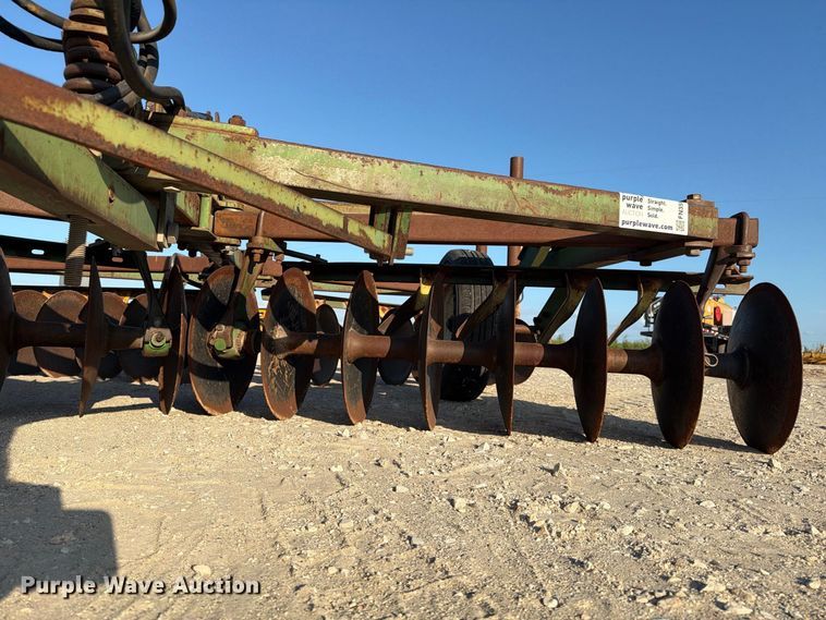 image for item FN3595 John Deere tandem disk
