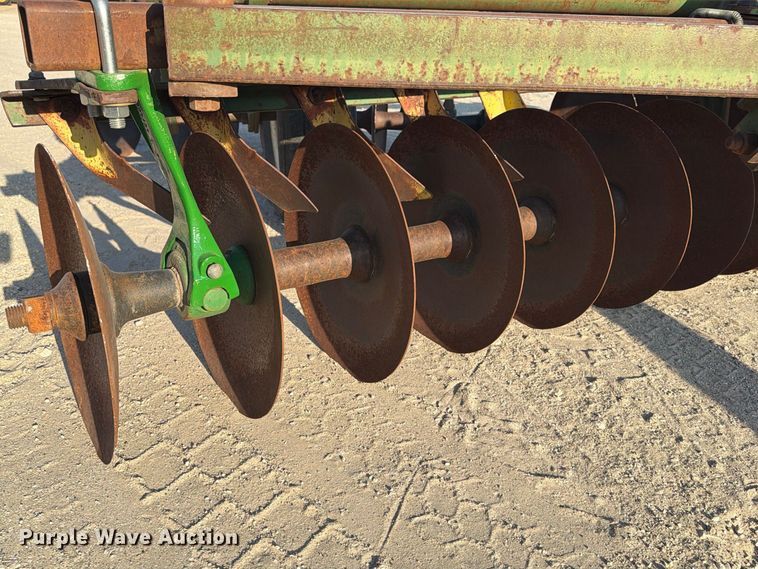 image for item FN3595 John Deere tandem disk