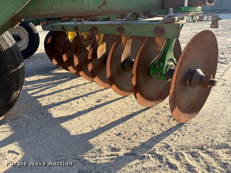 image for item FN3595 John Deere tandem disk