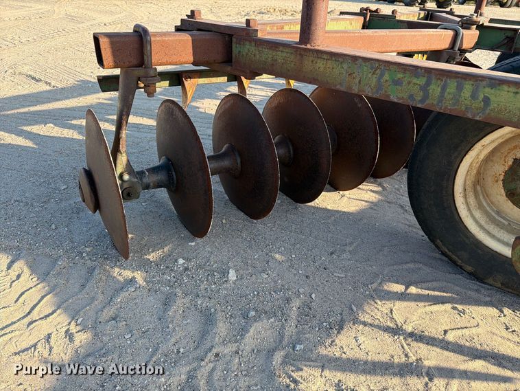 image for item FN3595 John Deere tandem disk