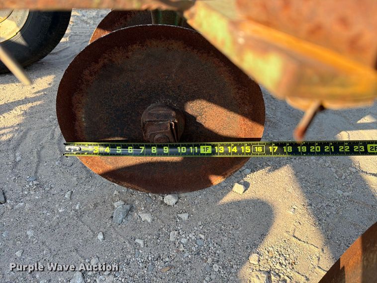 image for item FN3595 John Deere tandem disk
