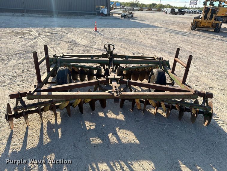 image for item FN3595 John Deere tandem disk