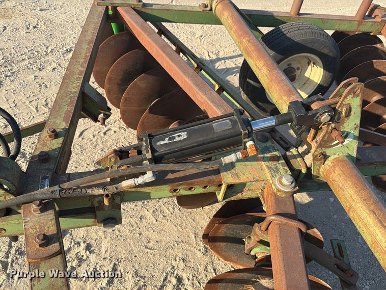 image for item FN3595 John Deere tandem disk