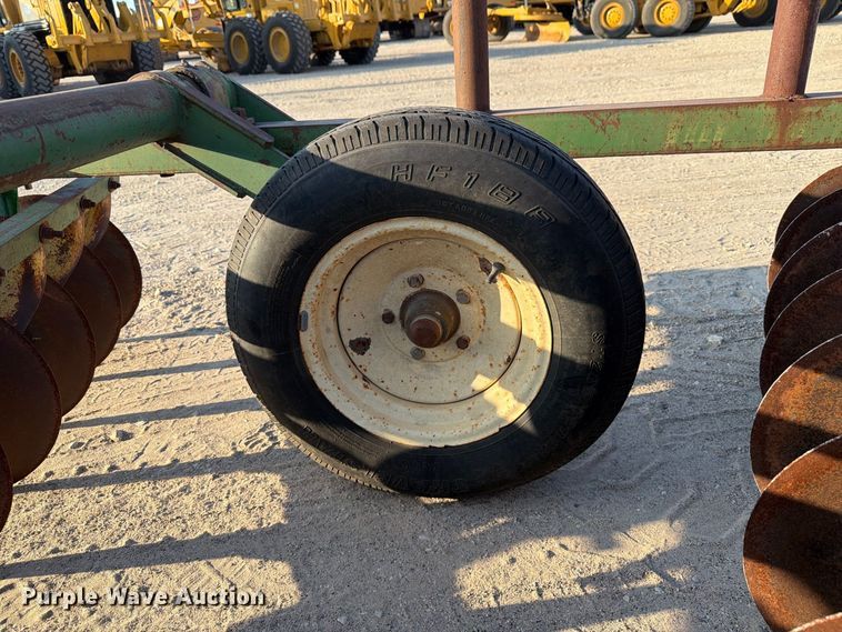 image for item FN3595 John Deere tandem disk