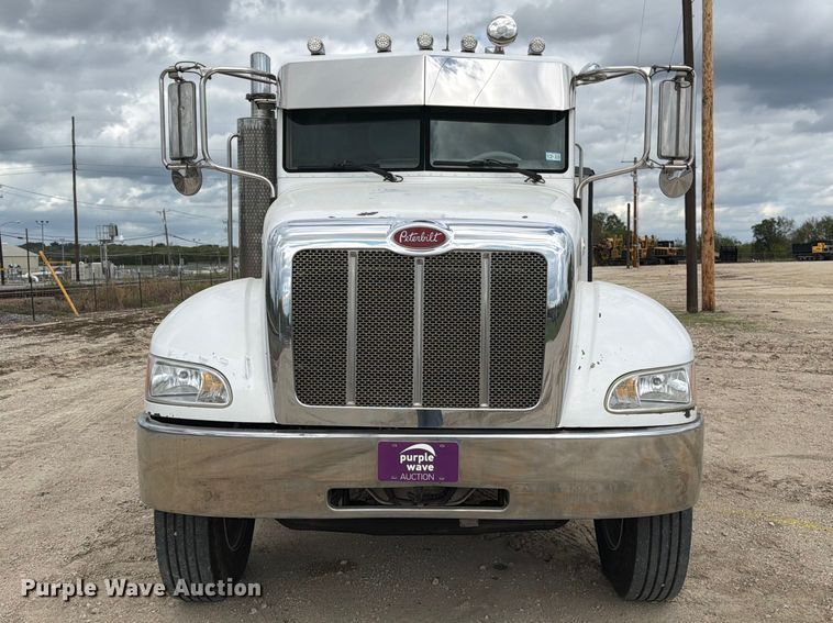 image for item FN3597 2007 Peterbilt 335 mechanics truck