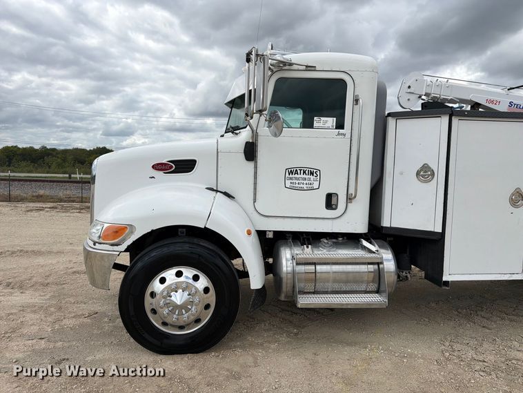 image for item FN3597 2007 Peterbilt 335 mechanics truck