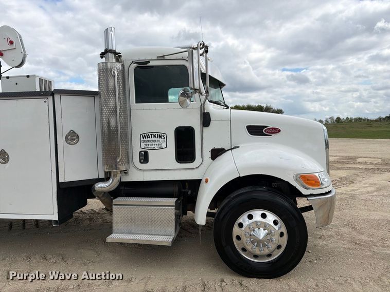 image for item FN3597 2007 Peterbilt 335 mechanics truck