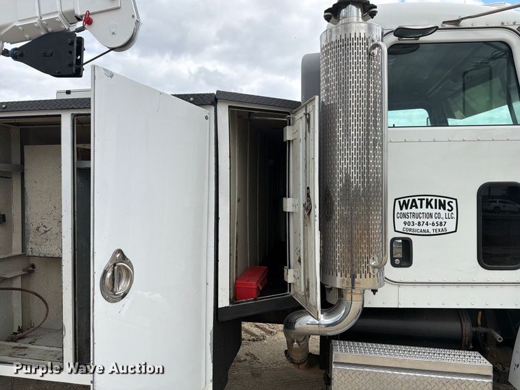 image for item FN3597 2007 Peterbilt 335 mechanics truck