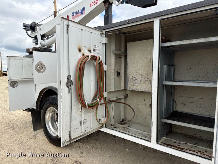 image for item FN3597 2007 Peterbilt 335 mechanics truck