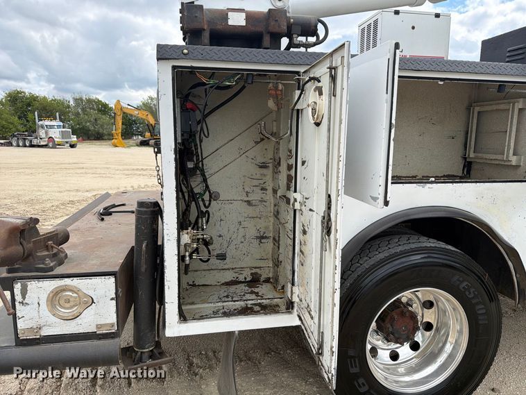image for item FN3597 2007 Peterbilt 335 mechanics truck
