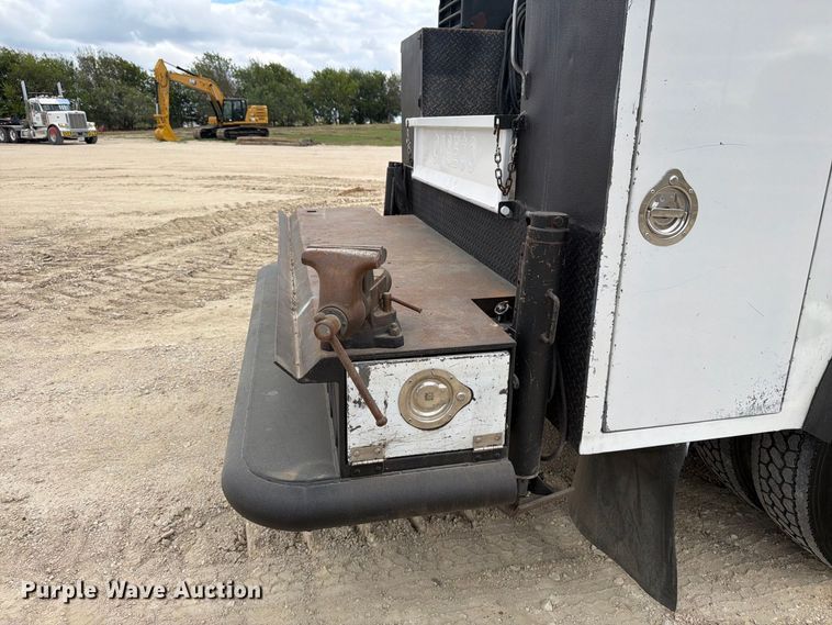 image for item FN3597 2007 Peterbilt 335 mechanics truck