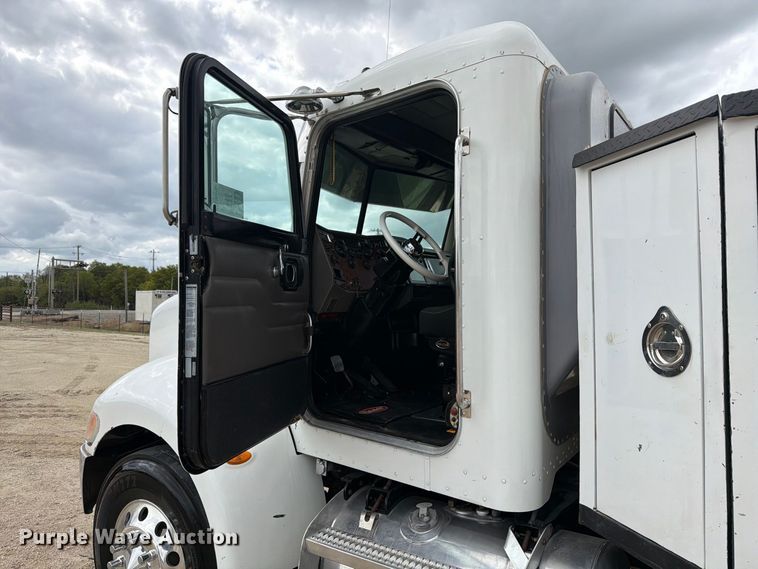 image for item FN3597 2007 Peterbilt 335 mechanics truck