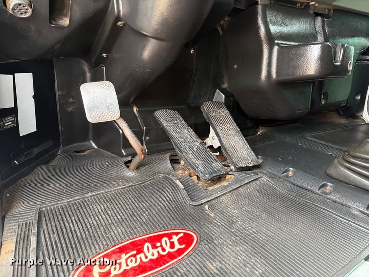 image for item FN3597 2007 Peterbilt 335 mechanics truck