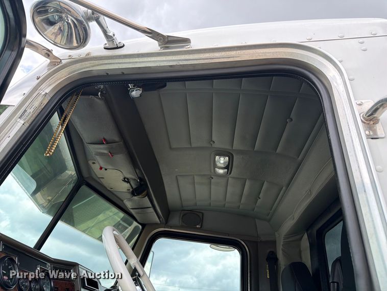 image for item FN3597 2007 Peterbilt 335 mechanics truck