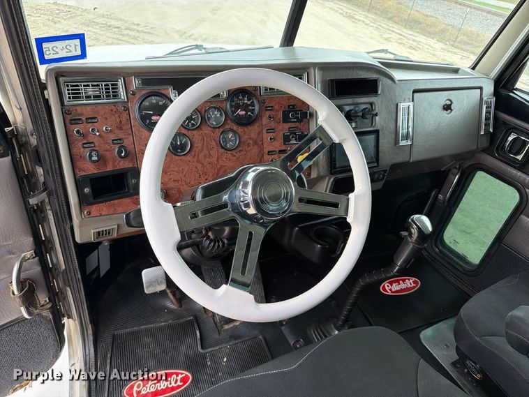 image for item FN3597 2007 Peterbilt 335 mechanics truck