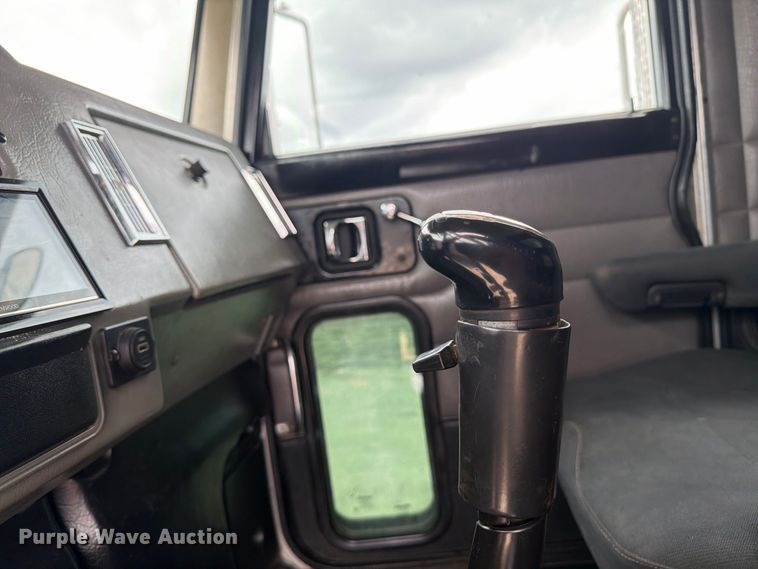 image for item FN3597 2007 Peterbilt 335 mechanics truck