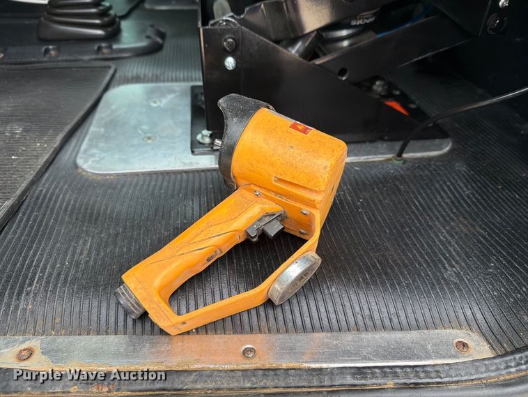 image for item FN3597 2007 Peterbilt 335 mechanics truck