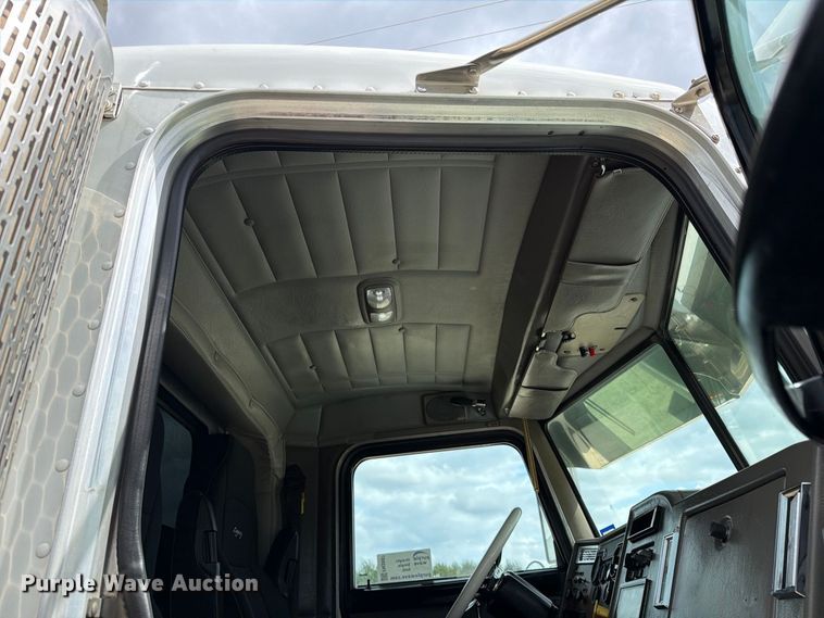 image for item FN3597 2007 Peterbilt 335 mechanics truck