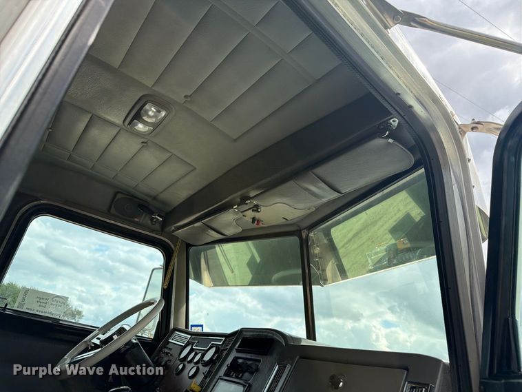 image for item FN3597 2007 Peterbilt 335 mechanics truck