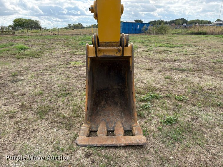 image for item FN3598 2023 Caterpillar 330 TC excavator