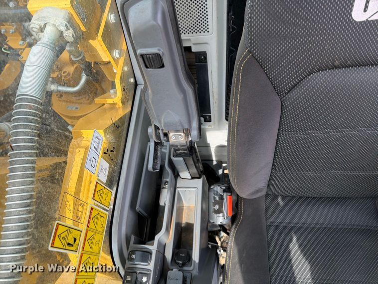 image for item FN3598 2023 Caterpillar 330 TC excavator