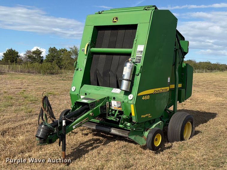 image for item FN3599 2010 John Deere 468 MegaWide Plus round baler