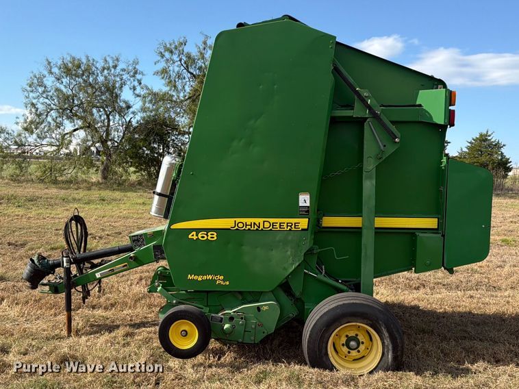 image for item FN3599 2010 John Deere 468 MegaWide Plus round baler