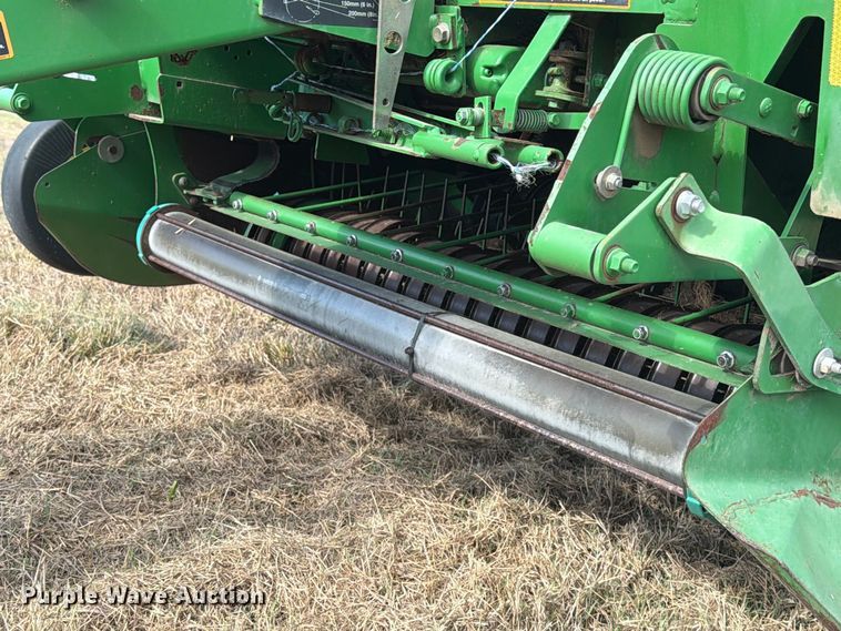 image for item FN3599 2010 John Deere 468 MegaWide Plus round baler