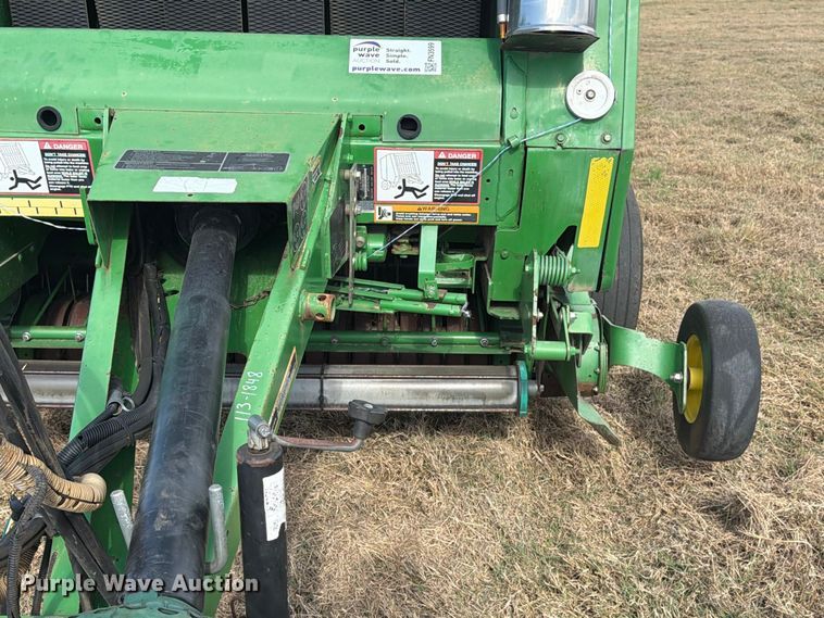 image for item FN3599 2010 John Deere 468 MegaWide Plus round baler
