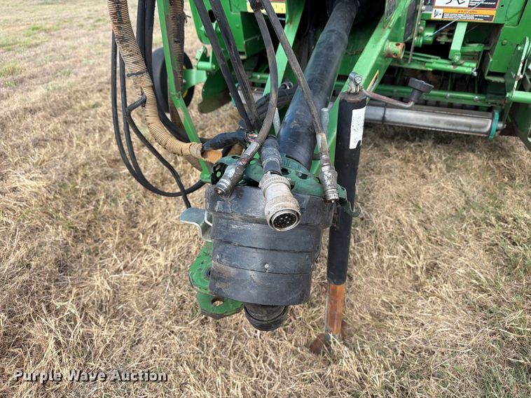 image for item FN3599 2010 John Deere 468 MegaWide Plus round baler