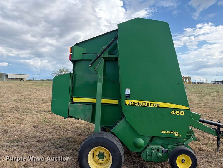 image for item FN3599 2010 John Deere 468 MegaWide Plus round baler