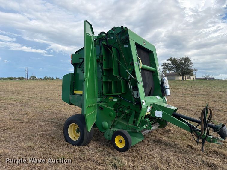image for item FN3599 2010 John Deere 468 MegaWide Plus round baler