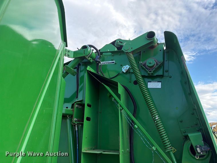 image for item FN3599 2010 John Deere 468 MegaWide Plus round baler