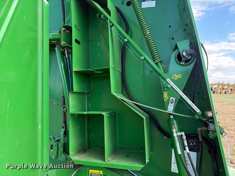 image for item FN3599 2010 John Deere 468 MegaWide Plus round baler