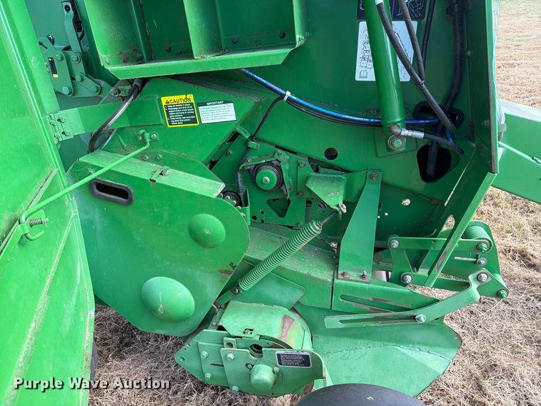 image for item FN3599 2010 John Deere 468 MegaWide Plus round baler