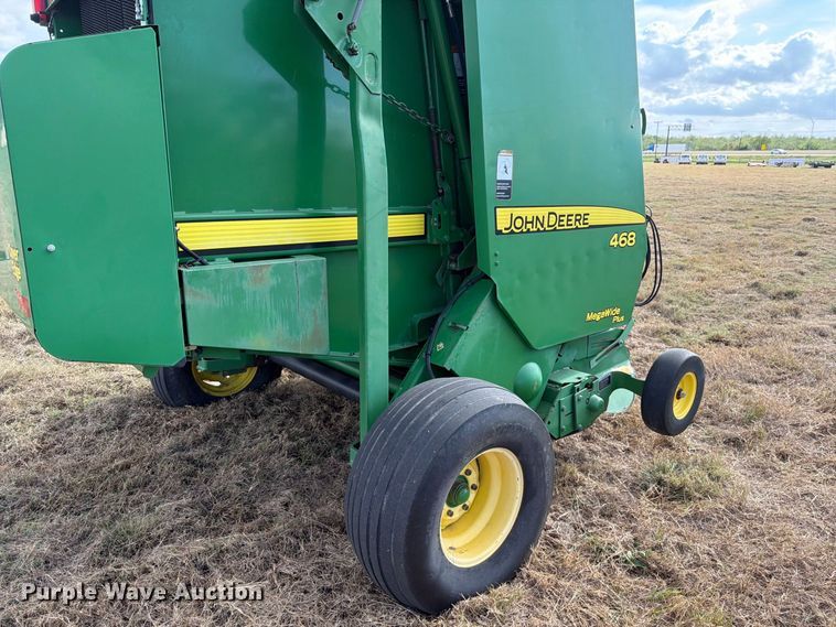 image for item FN3599 2010 John Deere 468 MegaWide Plus round baler