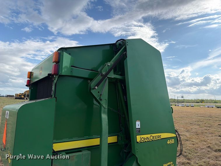 image for item FN3599 2010 John Deere 468 MegaWide Plus round baler