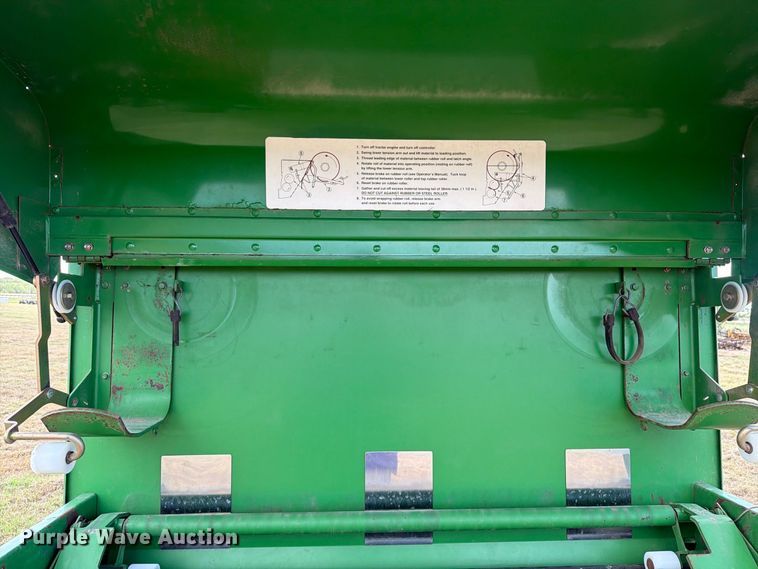 image for item FN3599 2010 John Deere 468 MegaWide Plus round baler