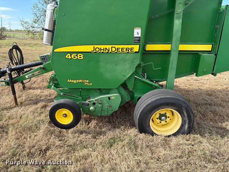 image for item FN3599 2010 John Deere 468 MegaWide Plus round baler