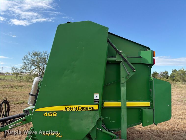 image for item FN3599 2010 John Deere 468 MegaWide Plus round baler