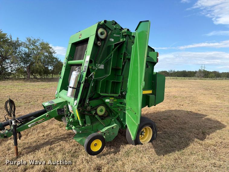 image for item FN3599 2010 John Deere 468 MegaWide Plus round baler