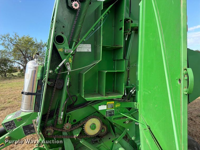 image for item FN3599 2010 John Deere 468 MegaWide Plus round baler